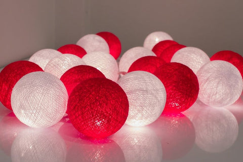 1 Set of 20 LED Red White 5cm Cotton Ball Battery String Lights Christmas Gift Home Wedding Party Bedroom Decoration Outdoor Indoor Table Centrepiece